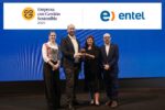 Entel recibe distintivo por diez años de gestión sostenible