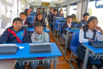 Antapaccay financia bus de educación para escolares